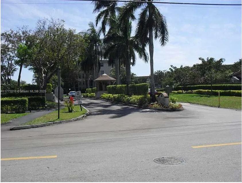 ROYAL PARK CONDO · #2H in Oakland Park - Photo 1