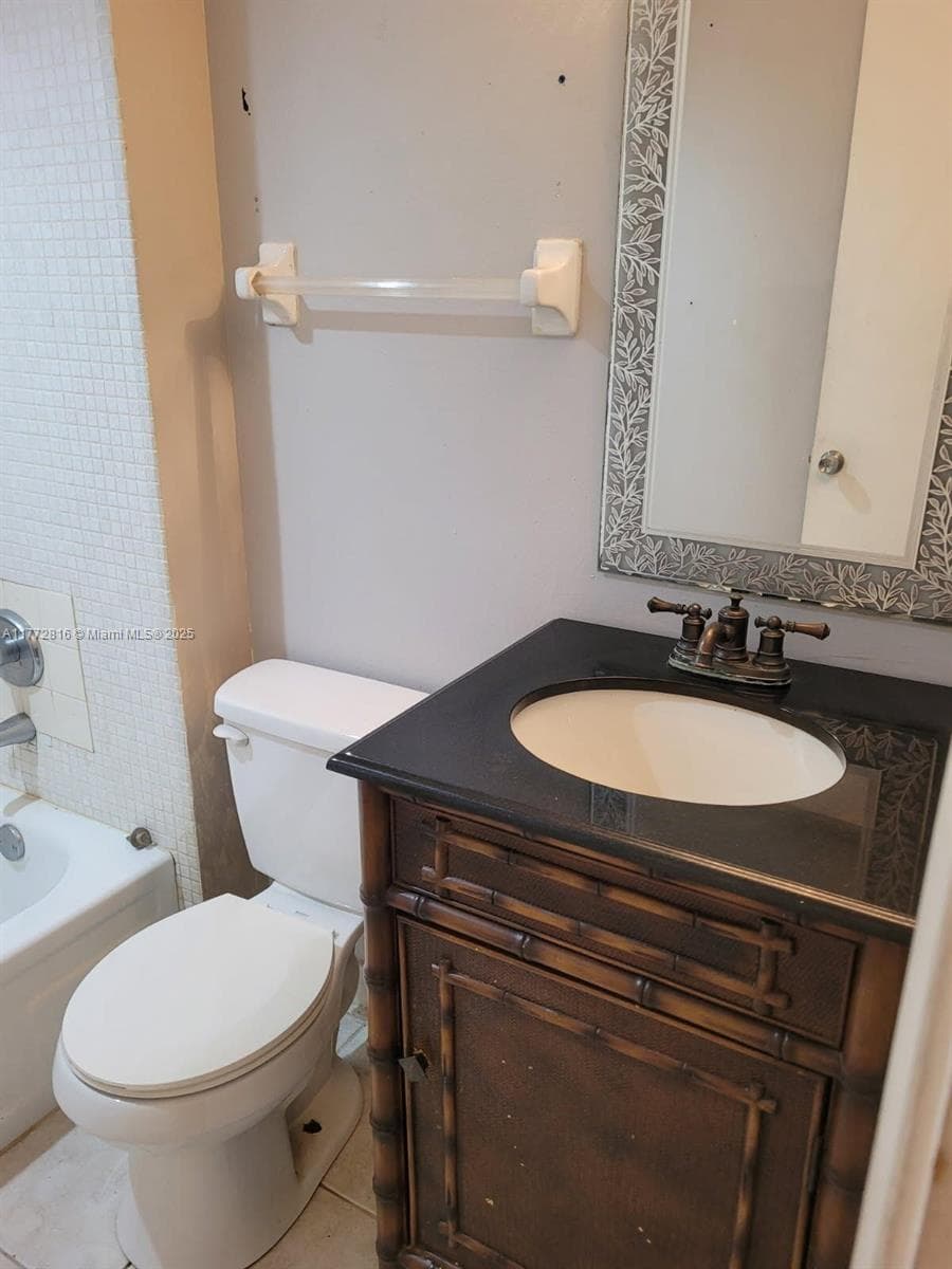 ROYAL PARK CONDO · #2H in Oakland Park - Photo 10