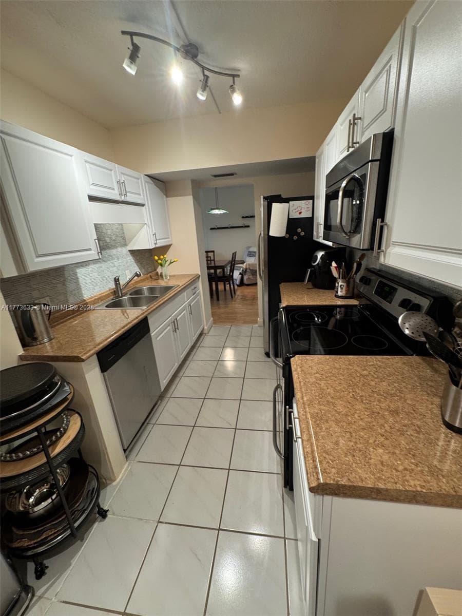 Hillcrest East No 23 Cond · #304 in Hollywood - Photo 2