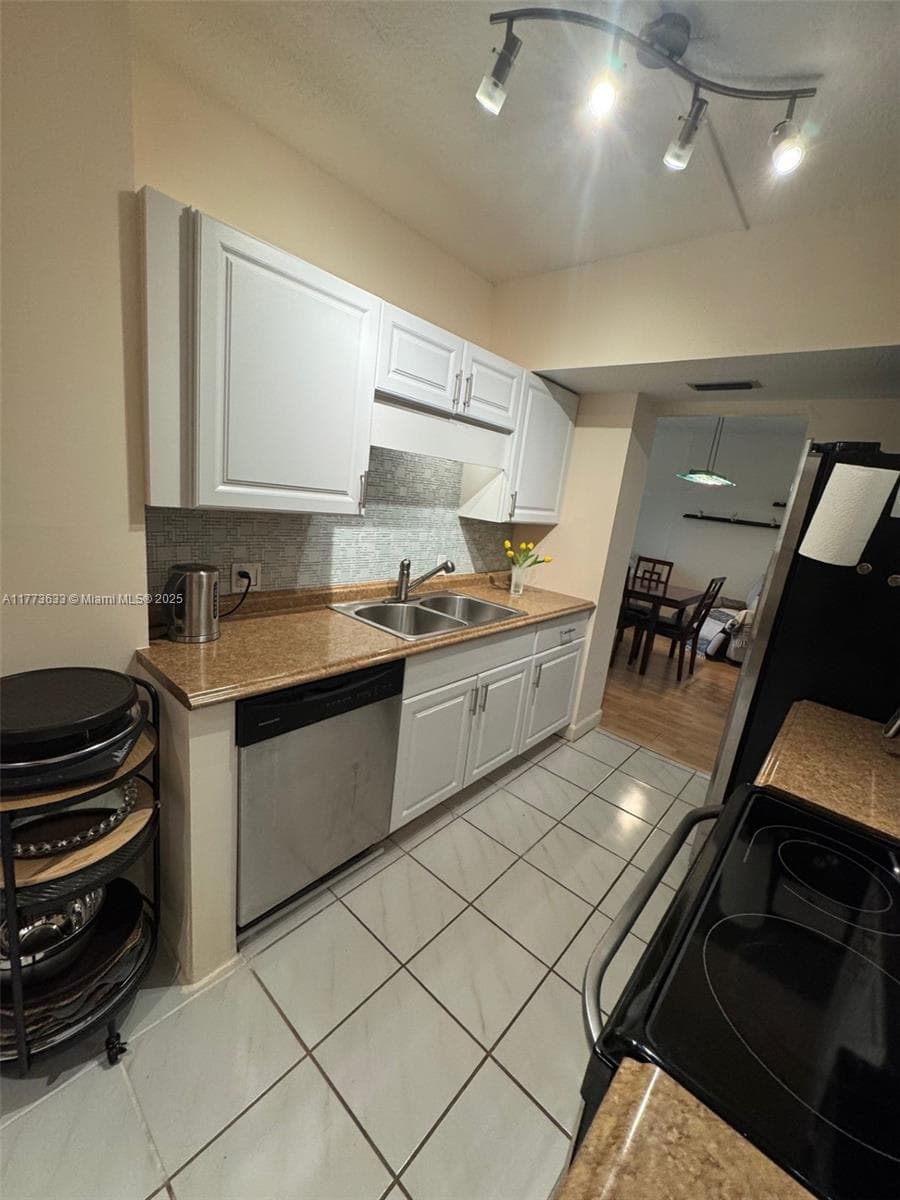 Hillcrest East No 23 Cond · #304 in Hollywood - Photo 7