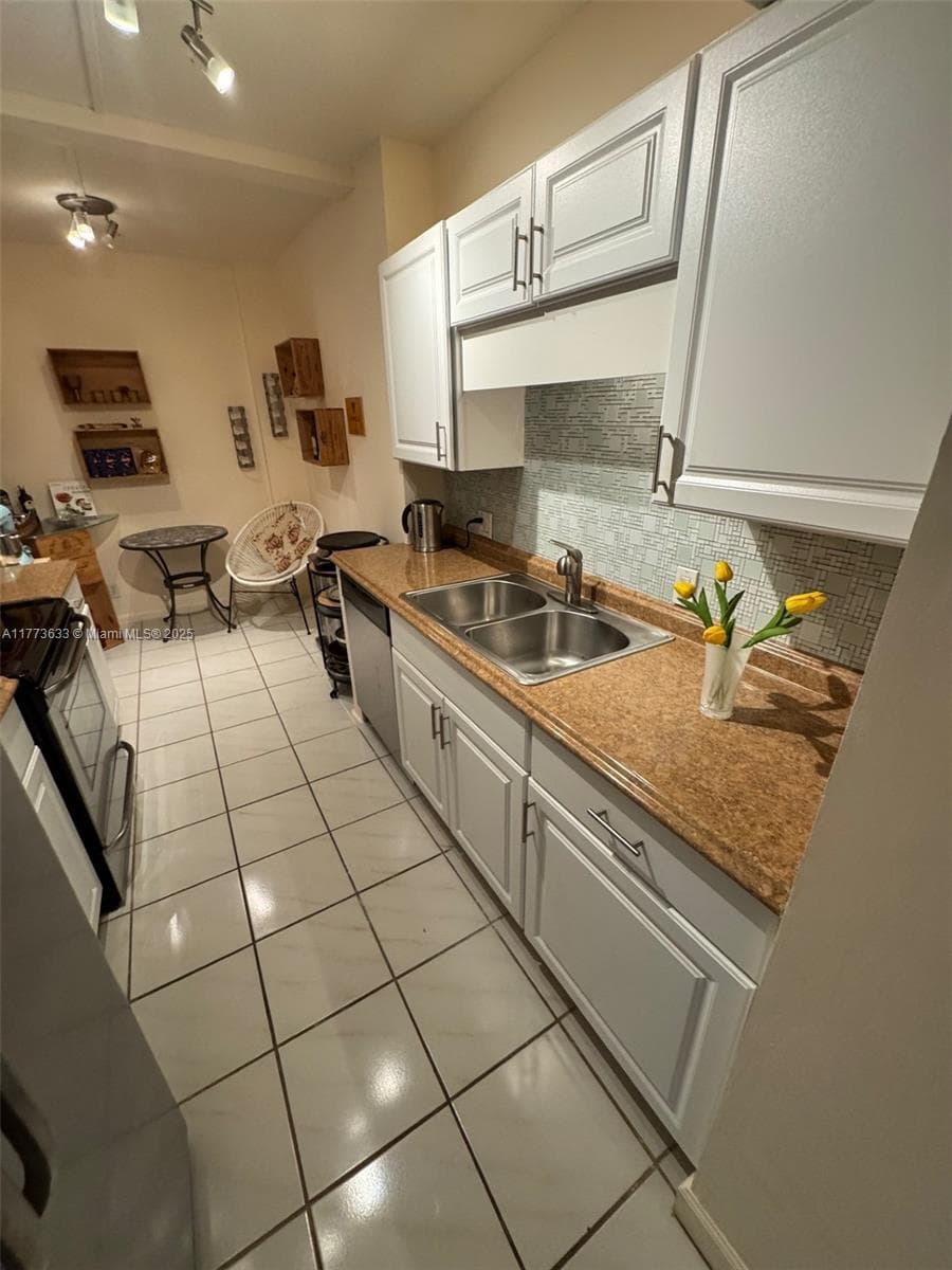 Hillcrest East No 23 Cond · #304 in Hollywood - Photo 5