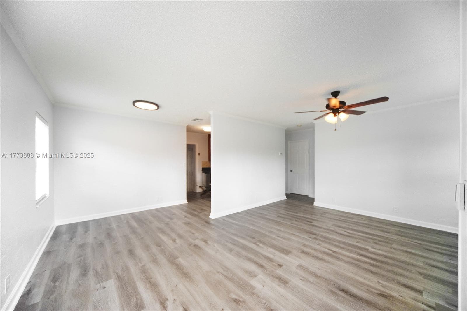 621 Hudson Rd photo 2