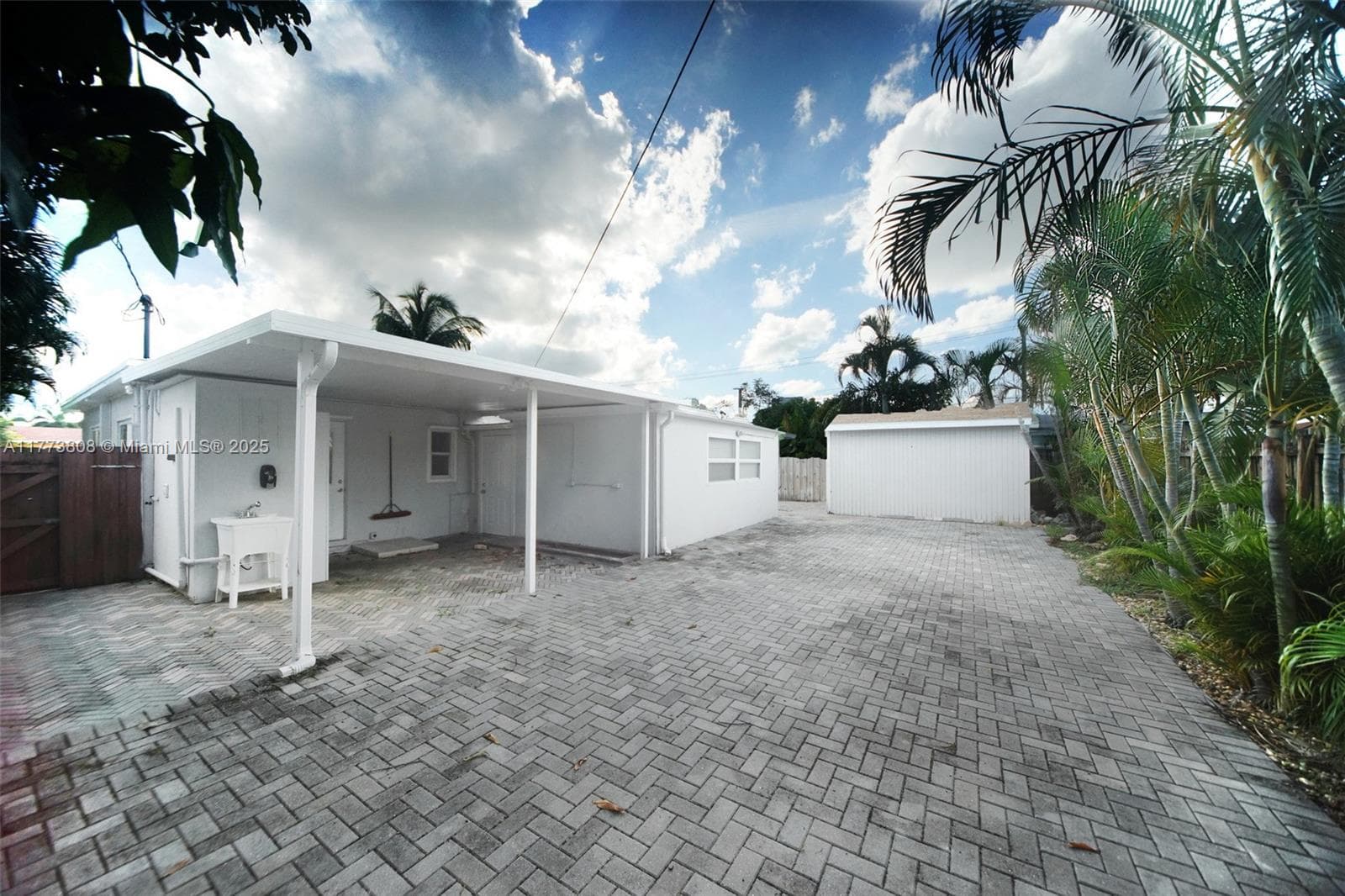 621 Hudson Rd photo 16