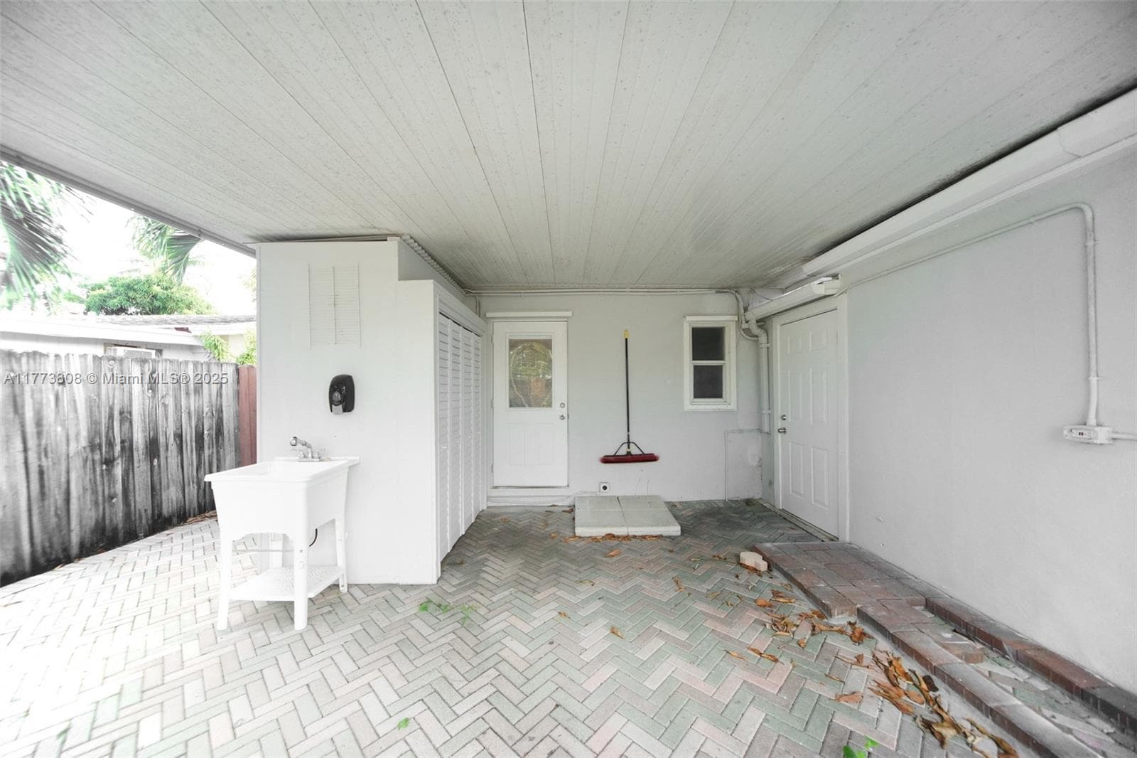 621 Hudson Rd photo 15