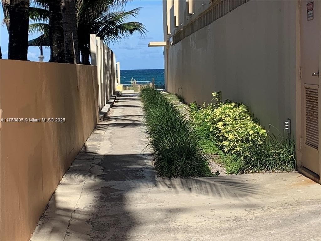 FRENCH LEAVE WEST CONDO · #17 in Lauderdale By The Sea - Photo 42