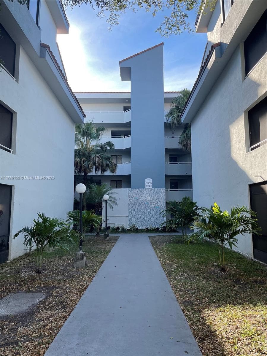 VERABELLA FALLS CONDO · #B-106 in Miami - Photo 1