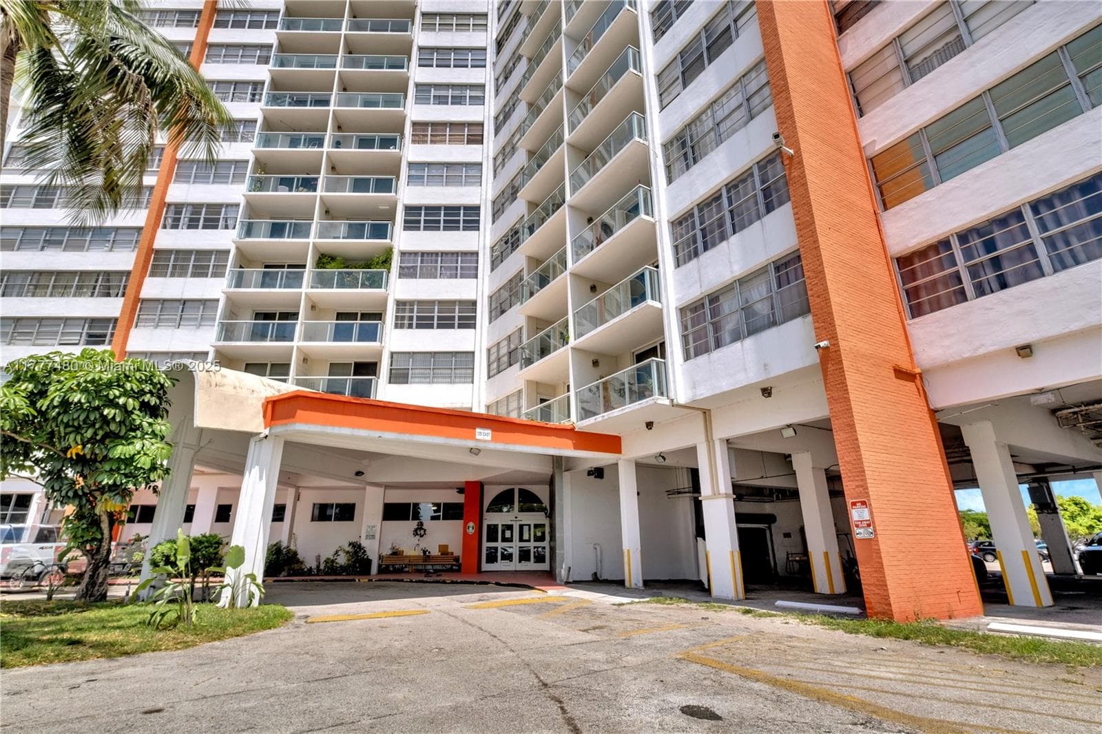 BUCKLEY TOWERS CONDO - EA · #722E in Miami - Photo 2