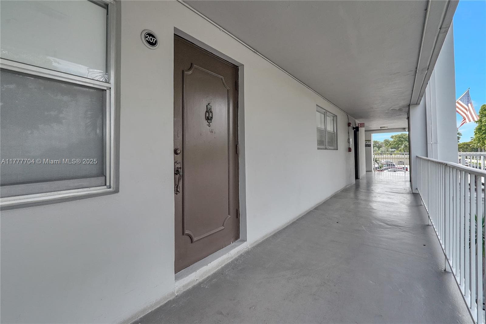 Hillcrest County Club #15 · #207 in Hollywood - Photo 2