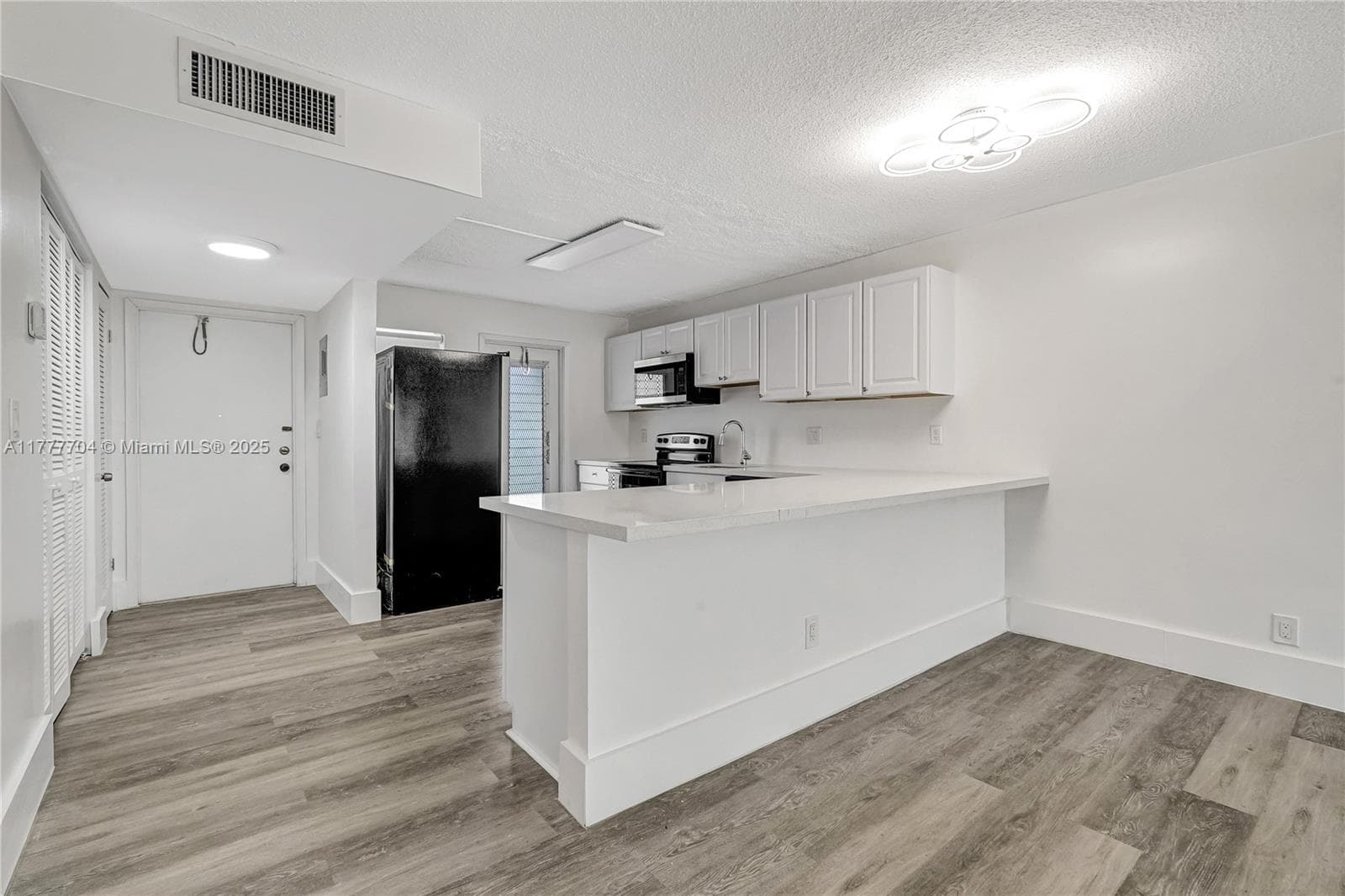 Hillcrest County Club #15 · #207 in Hollywood - Photo 12