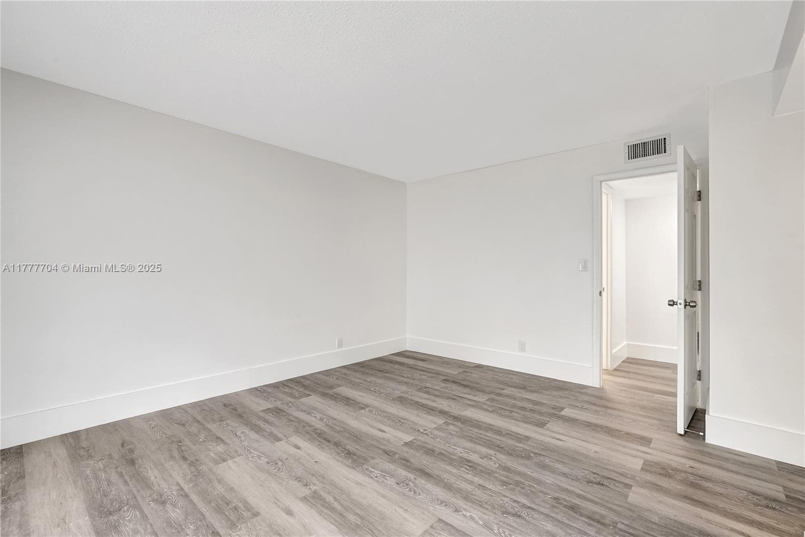 Hillcrest County Club #15 · #207 in Hollywood - Photo 15