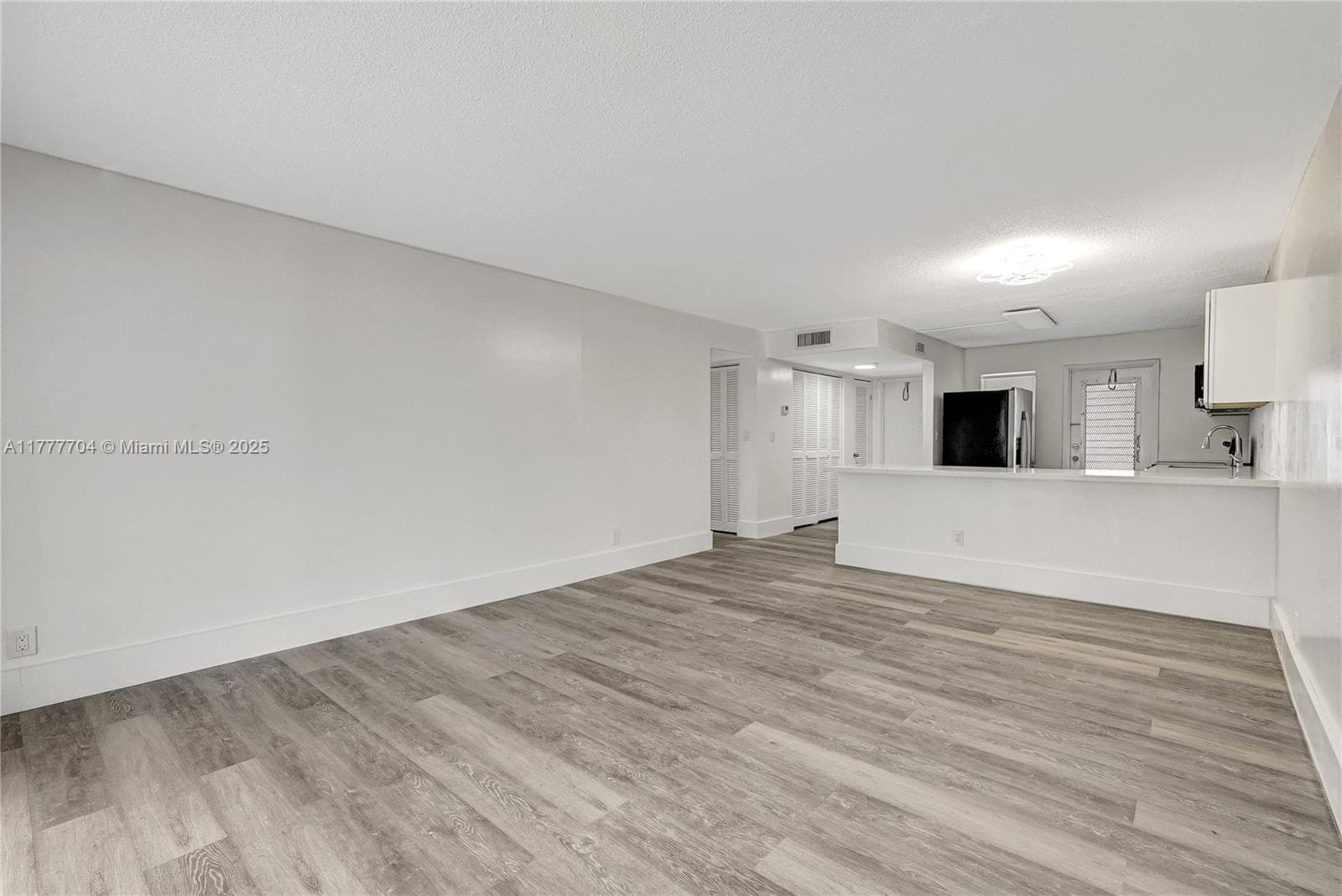 Hillcrest County Club #15 · #207 in Hollywood - Photo 11