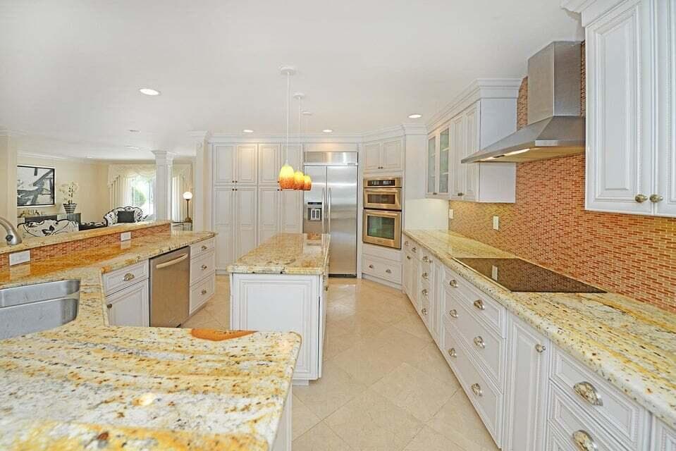 885 NE Mulberry Kitchen 3