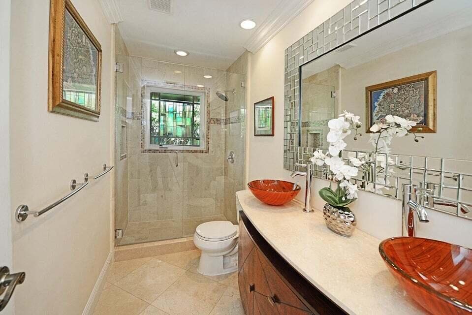 885 NE Mulberry Bath 2