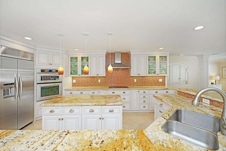 885 NE Mulberry Kitchen 1