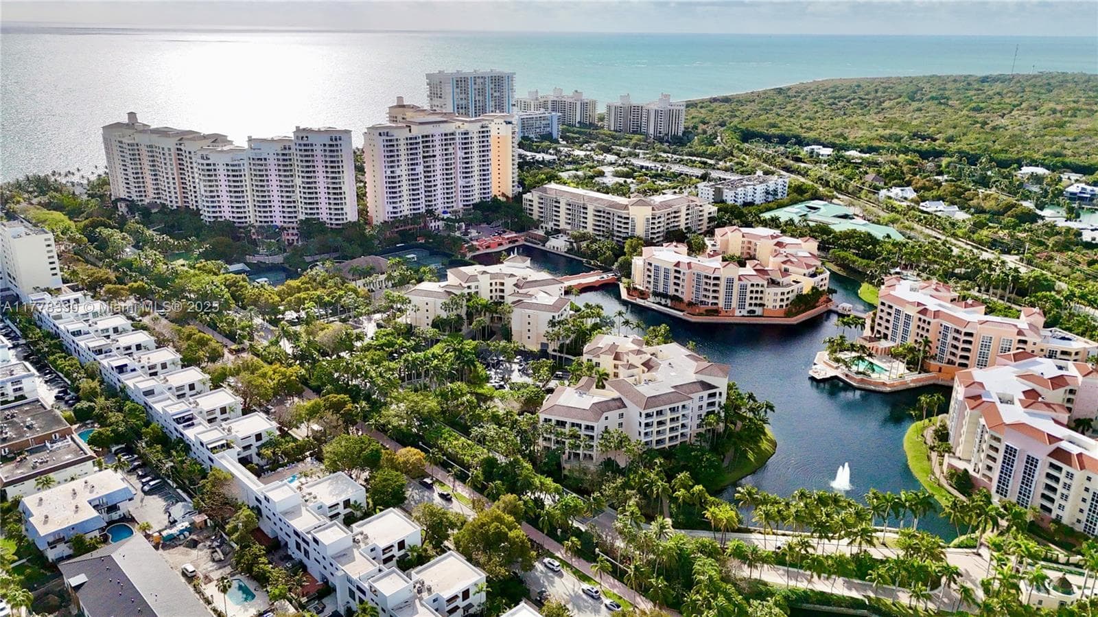 LAKE VILLA THREE CONDO · #PH10 in Key Biscayne - Photo 27