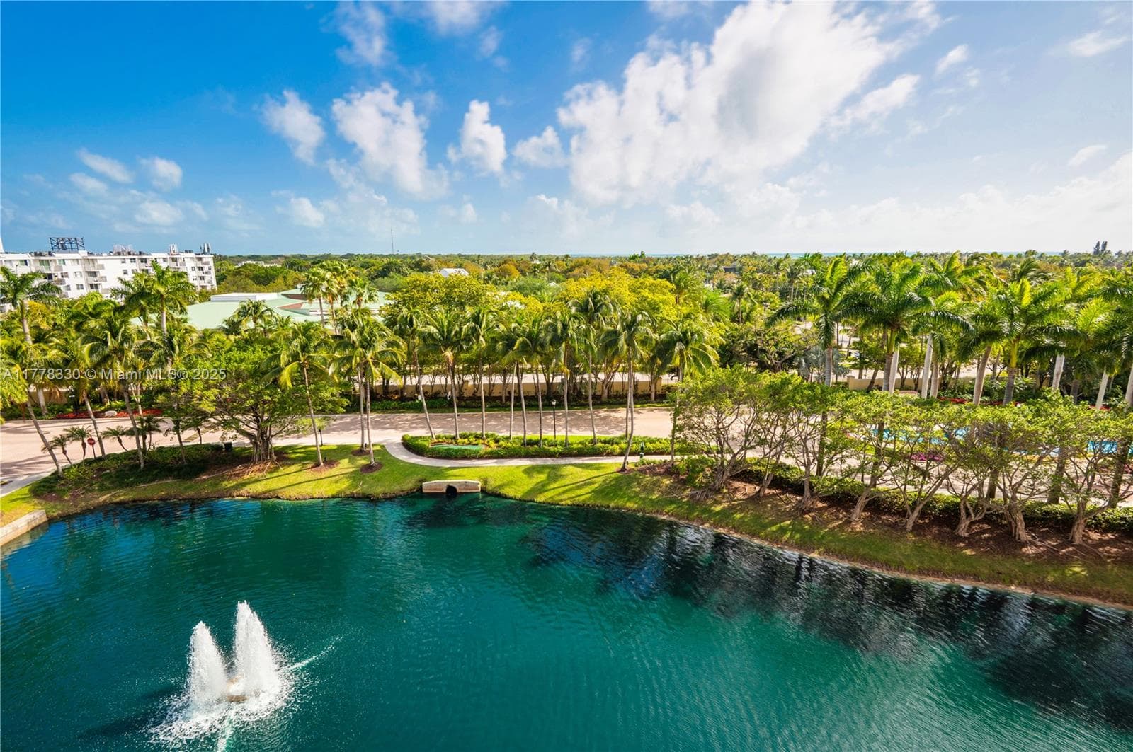 LAKE VILLA THREE CONDO · #PH10 in Key Biscayne - Photo 2