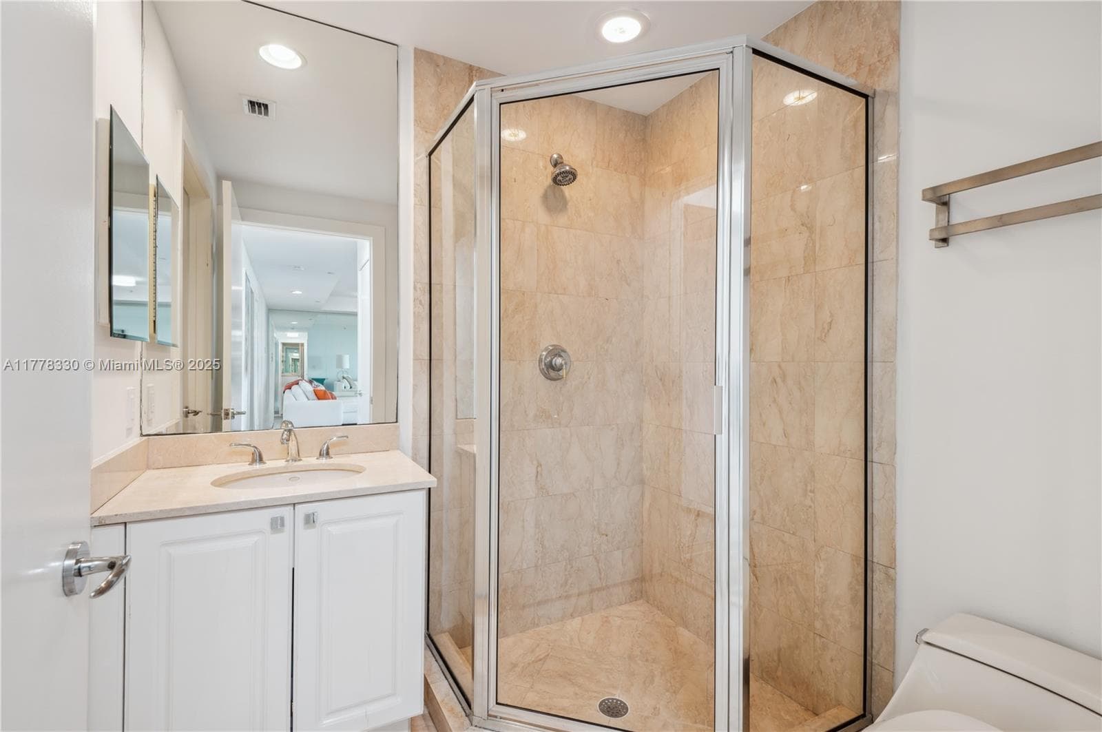 LAKE VILLA THREE CONDO · #PH10 in Key Biscayne - Photo 13