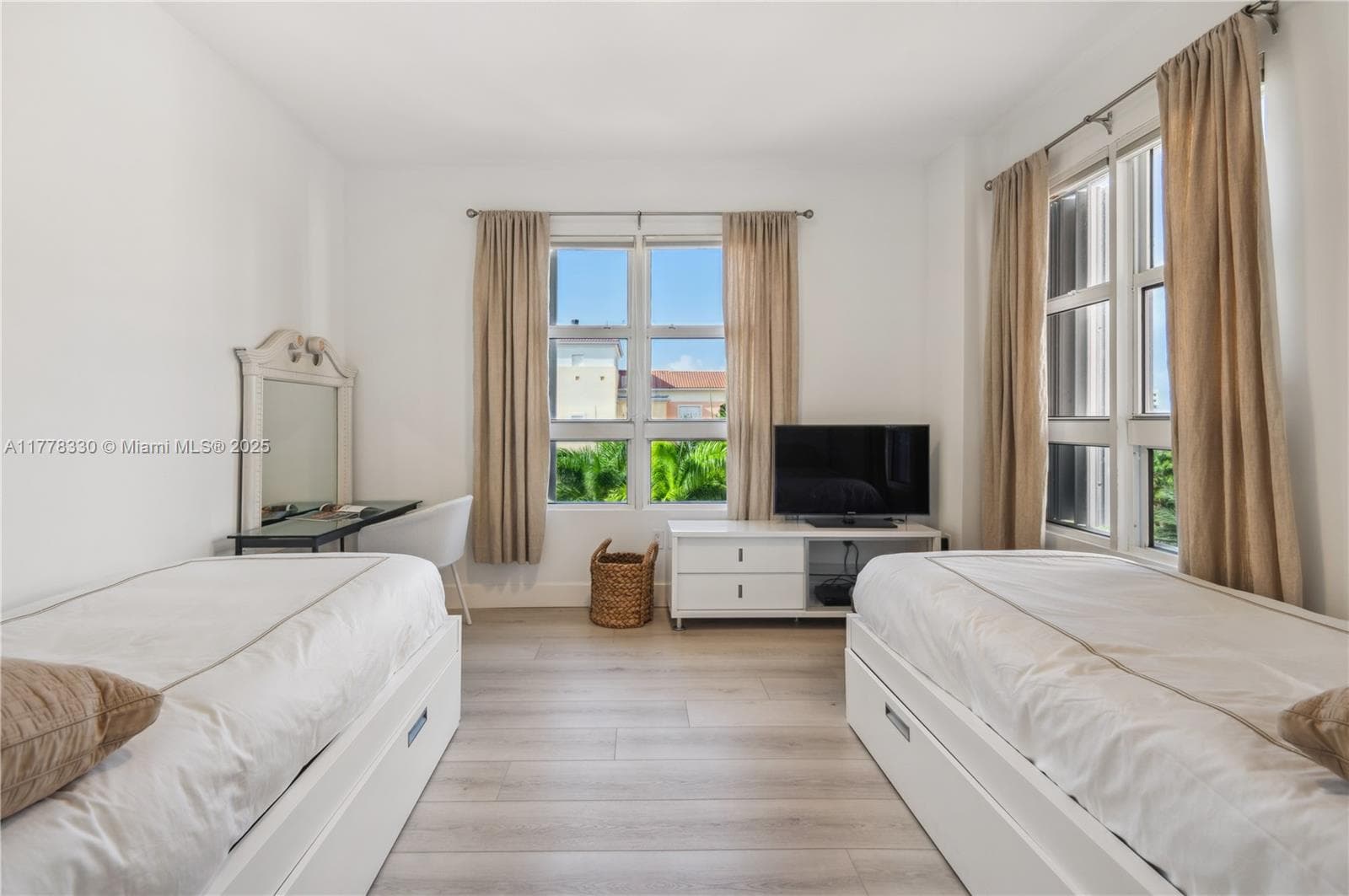 LAKE VILLA THREE CONDO · #PH10 in Key Biscayne - Photo 12