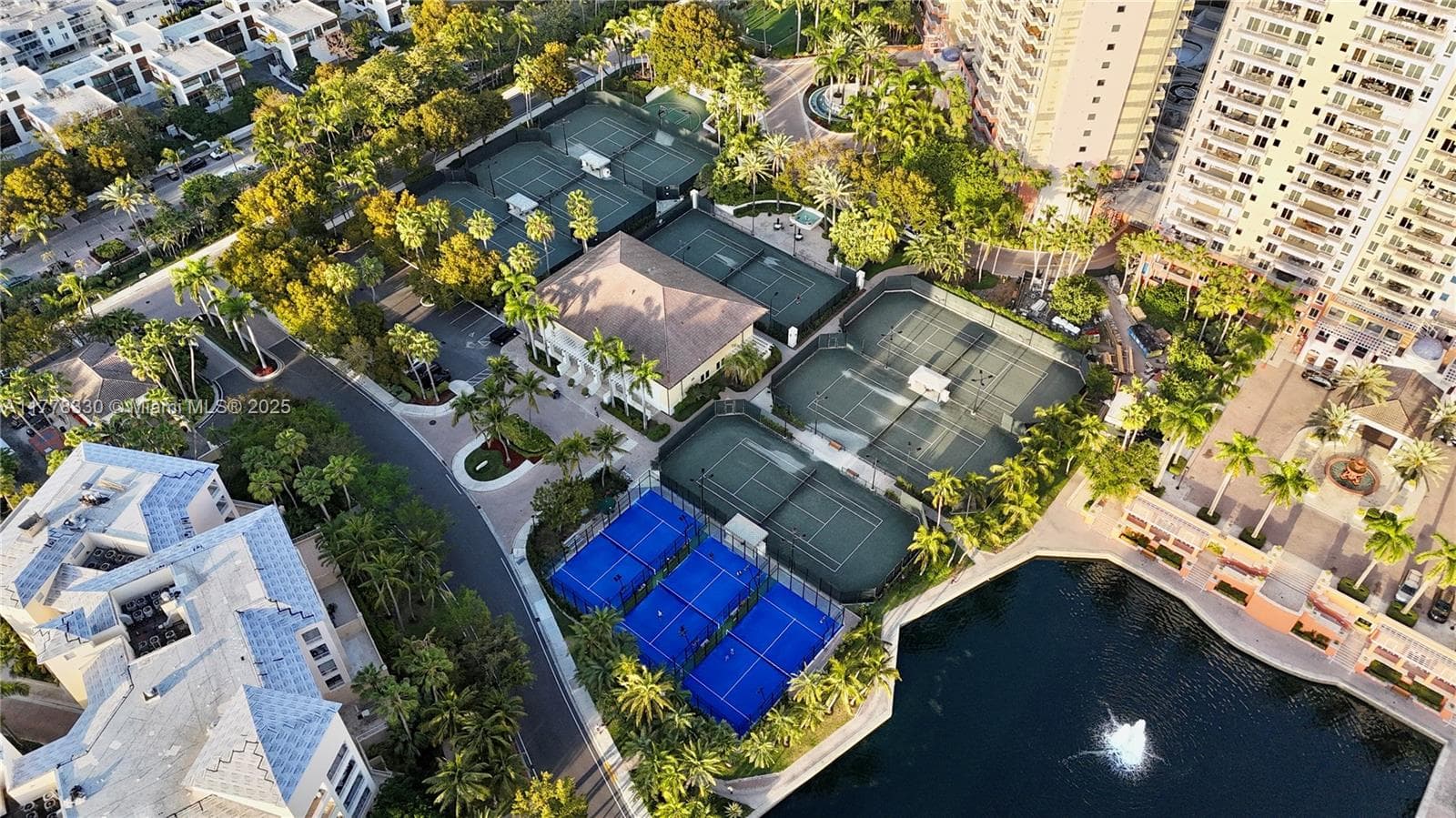 LAKE VILLA THREE CONDO · #PH10 in Key Biscayne - Photo 22