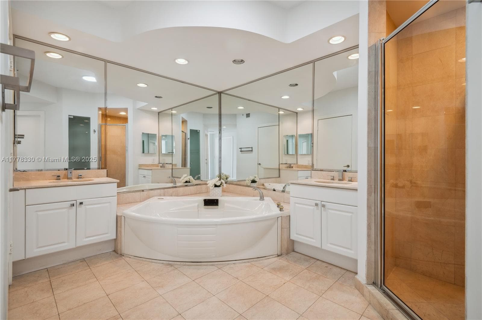 LAKE VILLA THREE CONDO · #PH10 in Key Biscayne - Photo 9