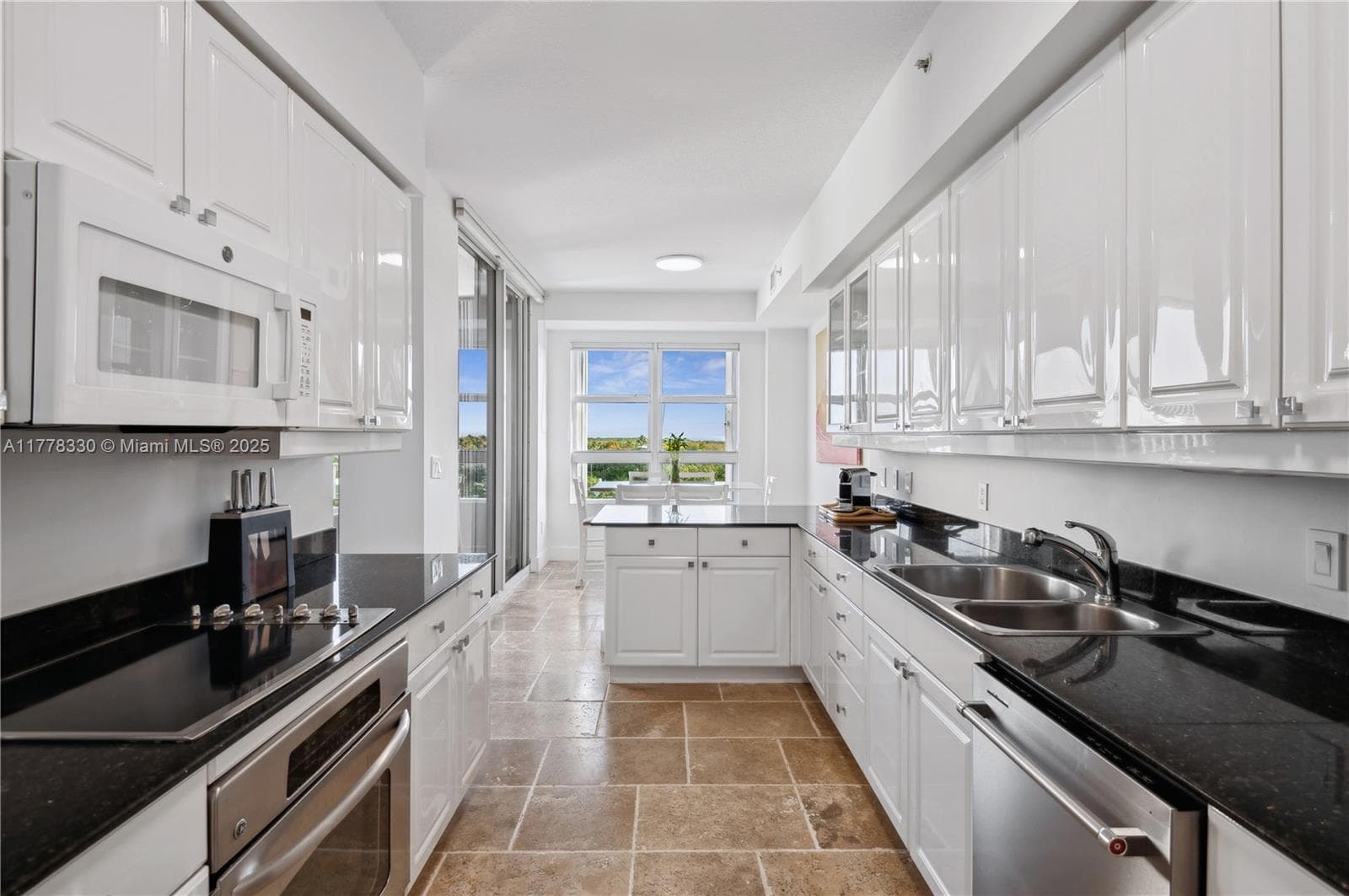LAKE VILLA THREE CONDO · #PH10 in Key Biscayne - Photo 14