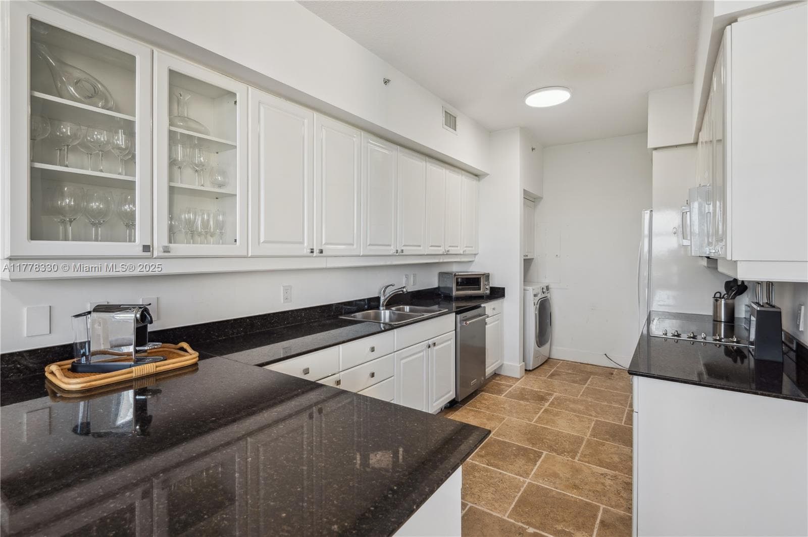 LAKE VILLA THREE CONDO · #PH10 in Key Biscayne - Photo 15