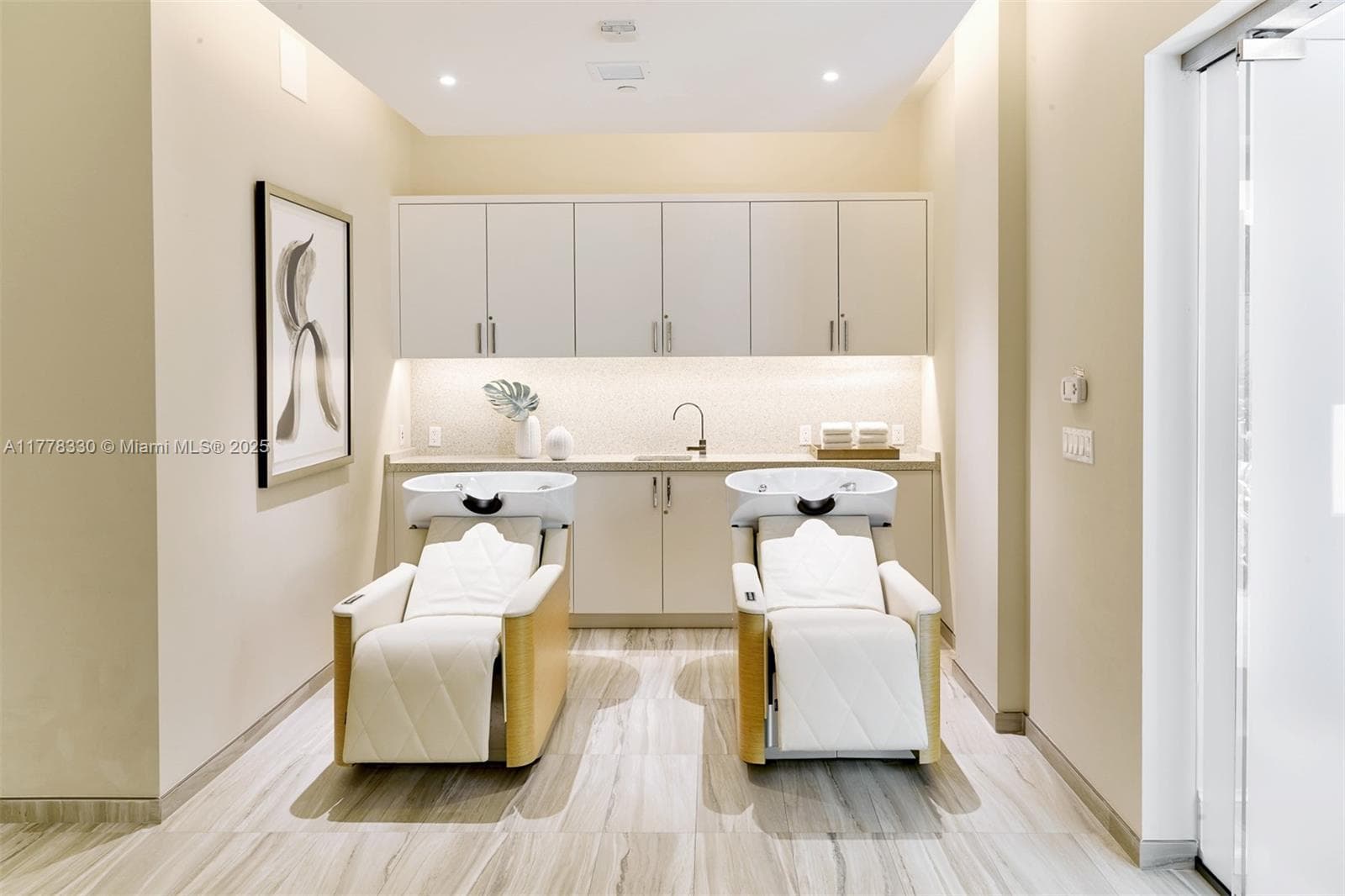 LAKE VILLA THREE CONDO · #PH10 in Key Biscayne - Photo 48