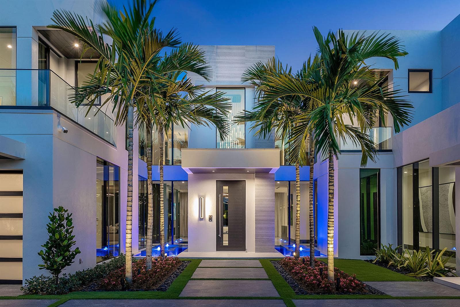 372_Alexander_Palm_Road_Dusk_04