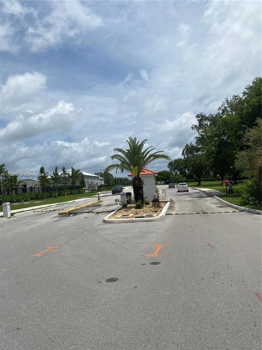 Sonerset · #117 in Lauderdale Lakes - Photo 6