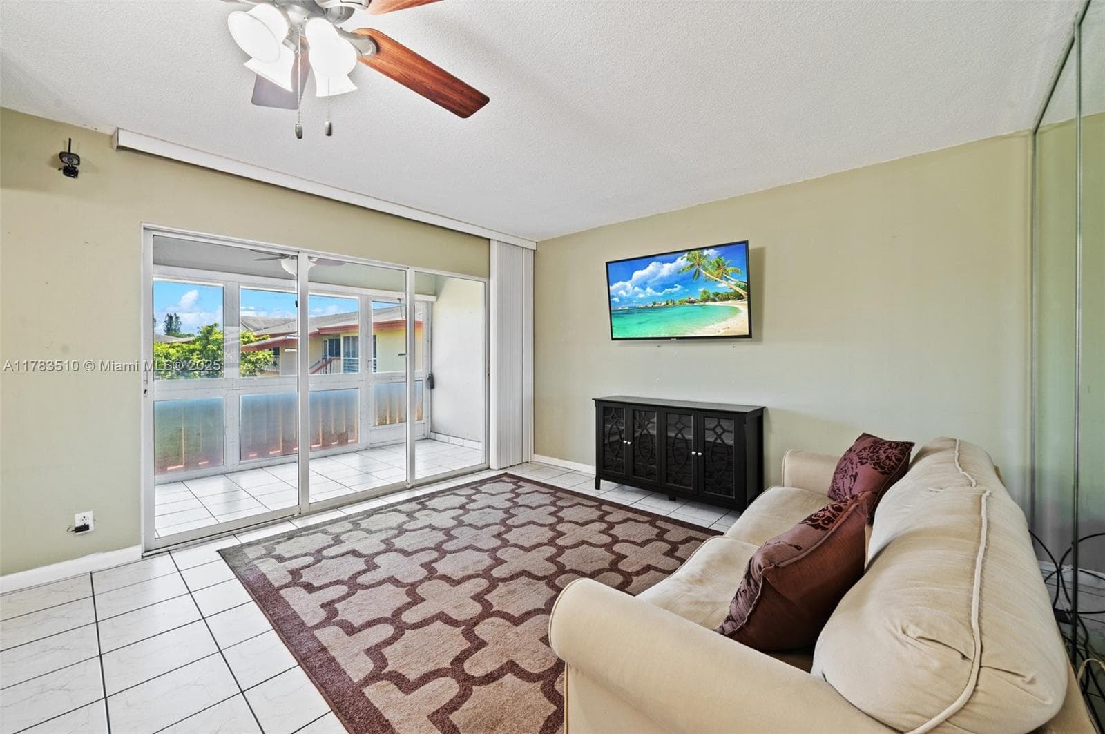 Beverly Hills Condominium · #G323 in Hollywood - Photo 6