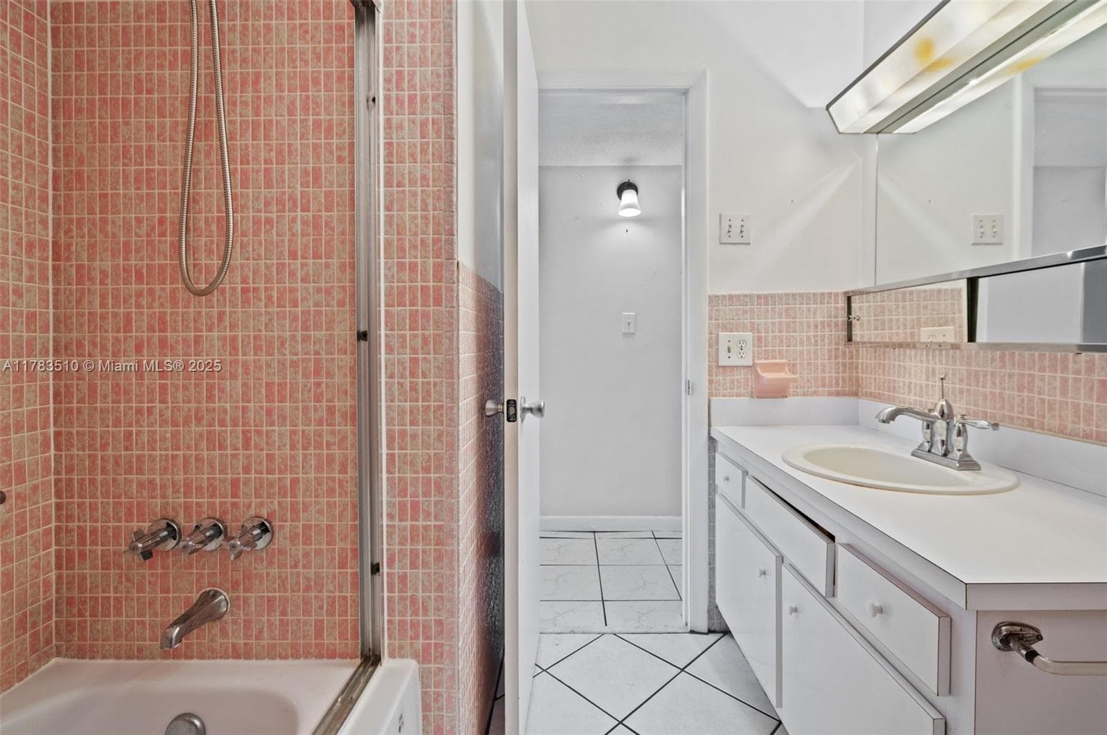 Beverly Hills Condominium · #G323 in Hollywood - Photo 24