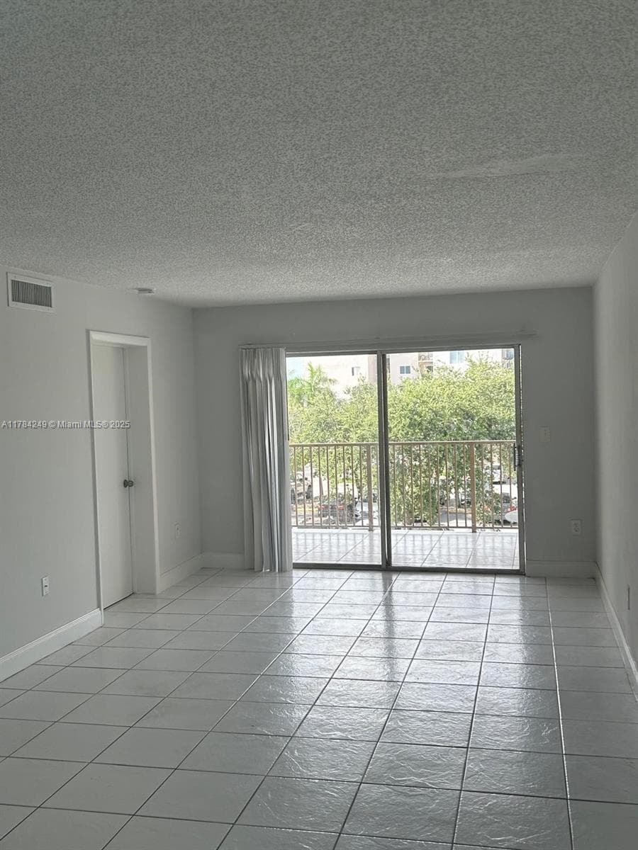 KENDALL LAKE TOWERS · #302 in Miami - Photo 16