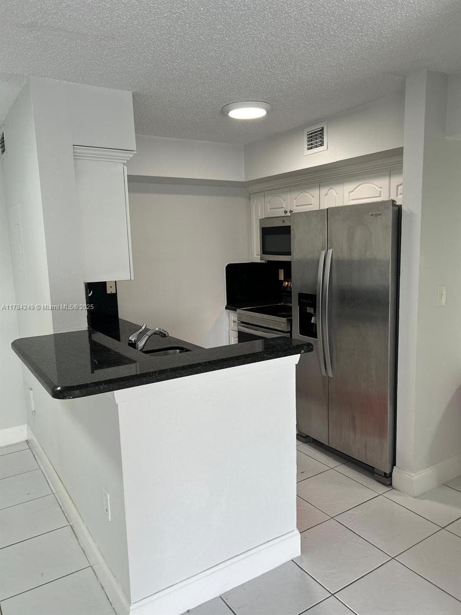 KENDALL LAKE TOWERS · #302 in Miami - Photo 7