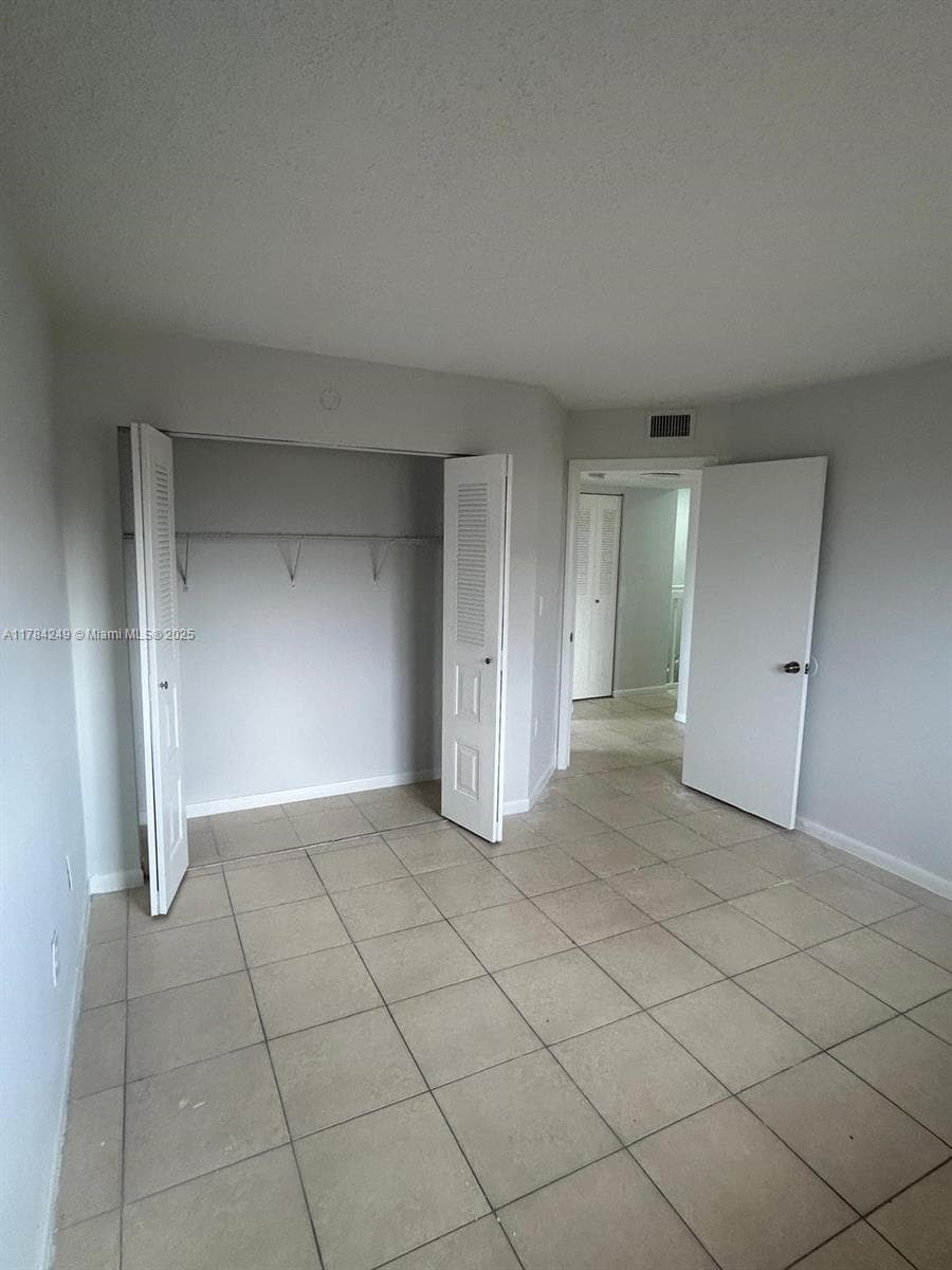 KENDALL LAKE TOWERS · #302 in Miami - Photo 20