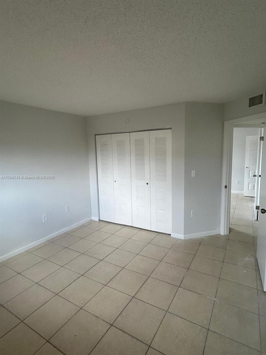 KENDALL LAKE TOWERS · #302 in Miami - Photo 10