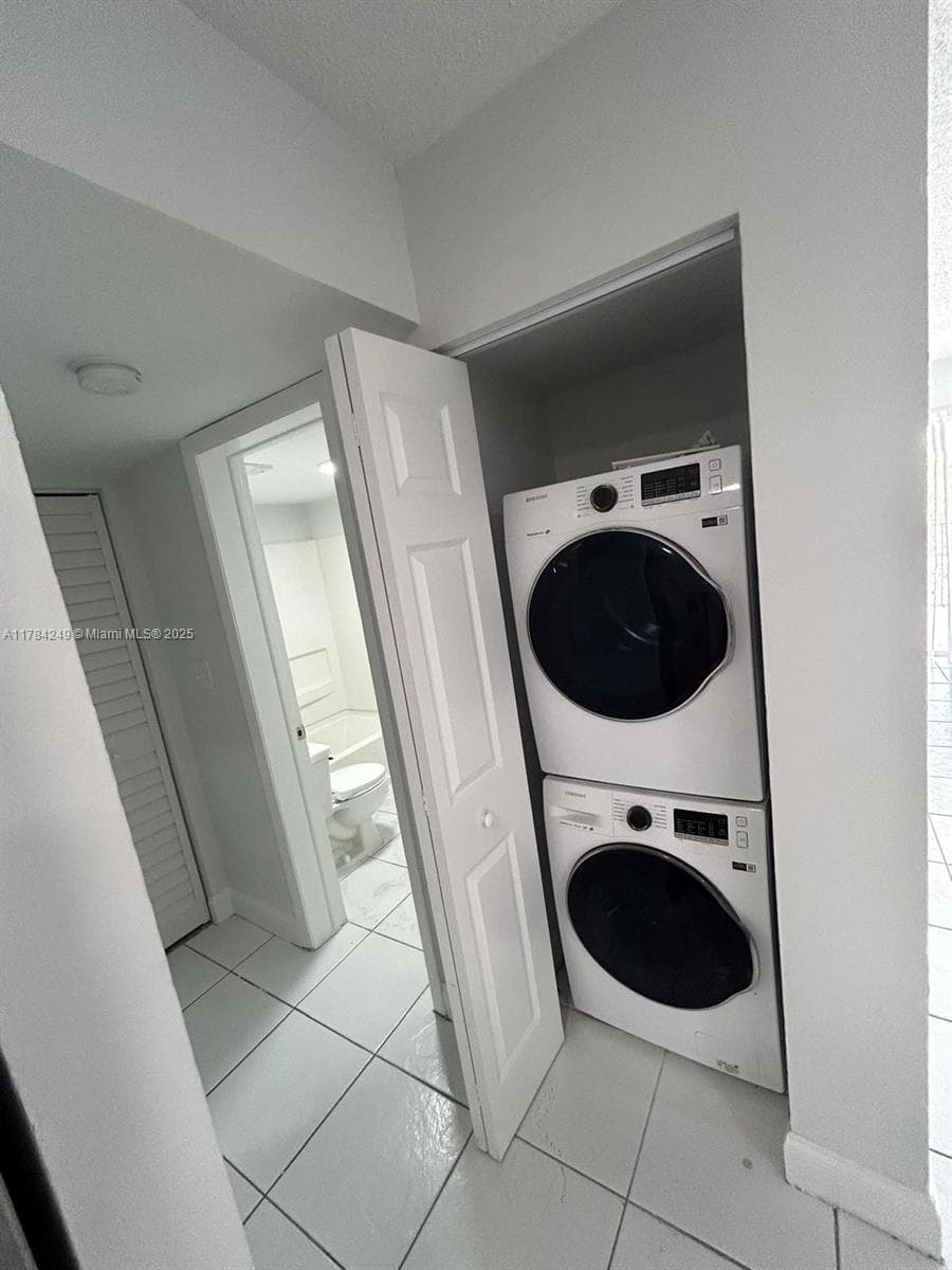 KENDALL LAKE TOWERS · #302 in Miami - Photo 19