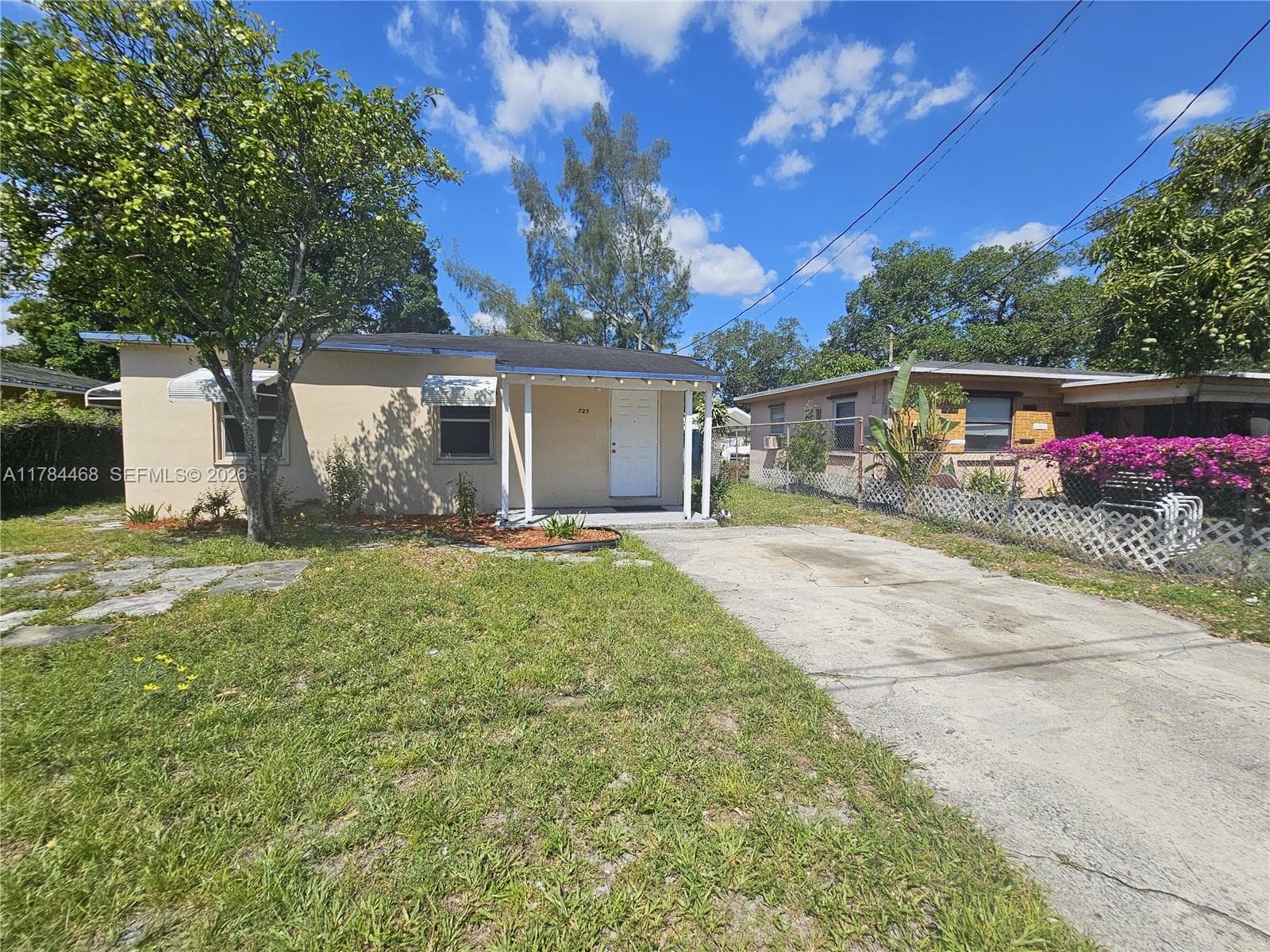 723 NW 15th Way photo 2