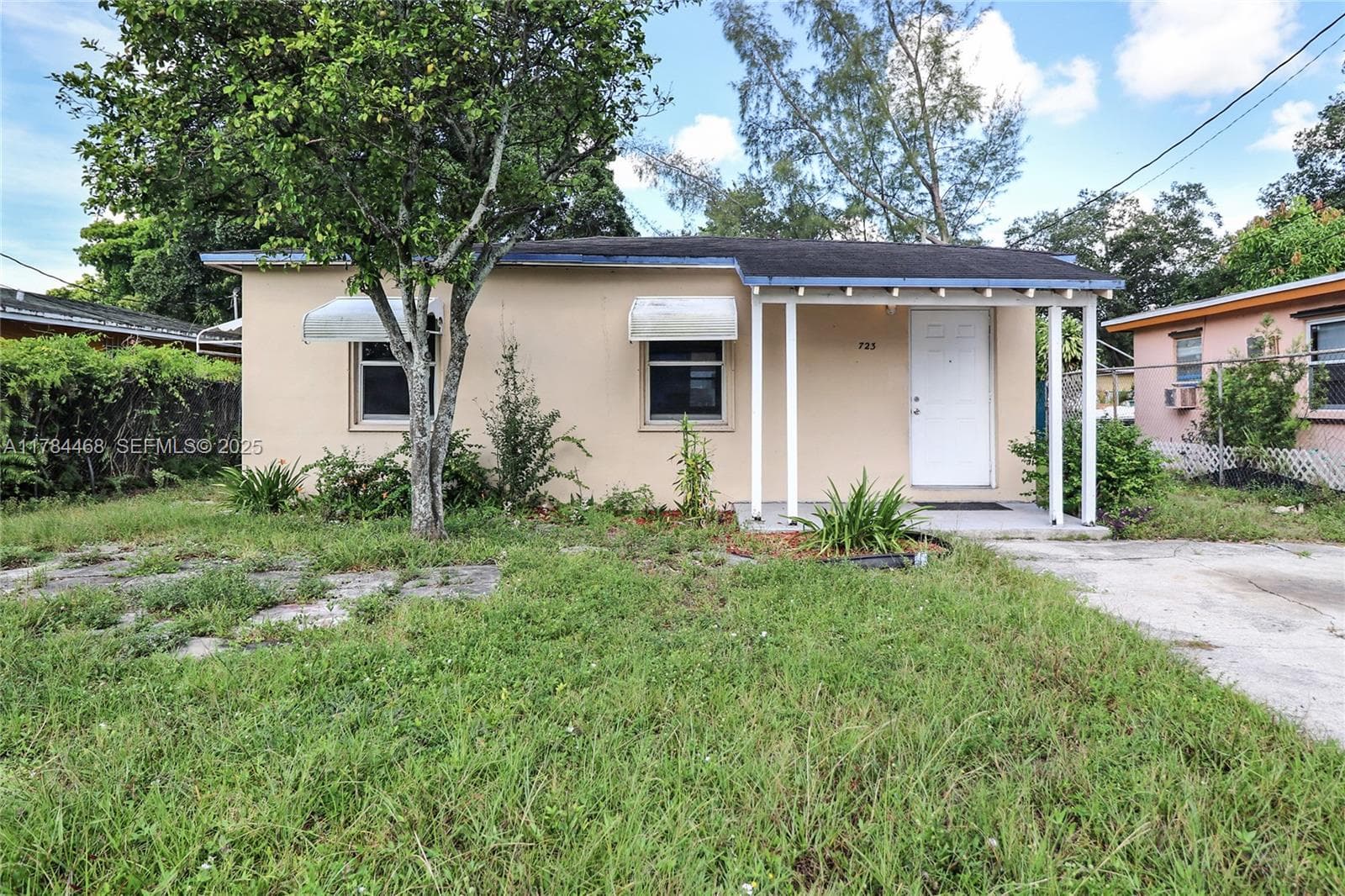 723 NW 15th Way photo 1