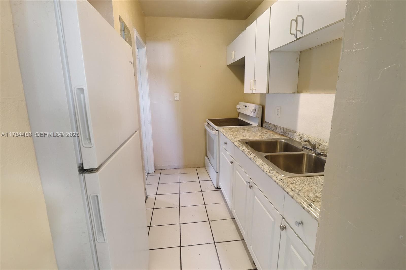 723 NW 15th Way photo 9