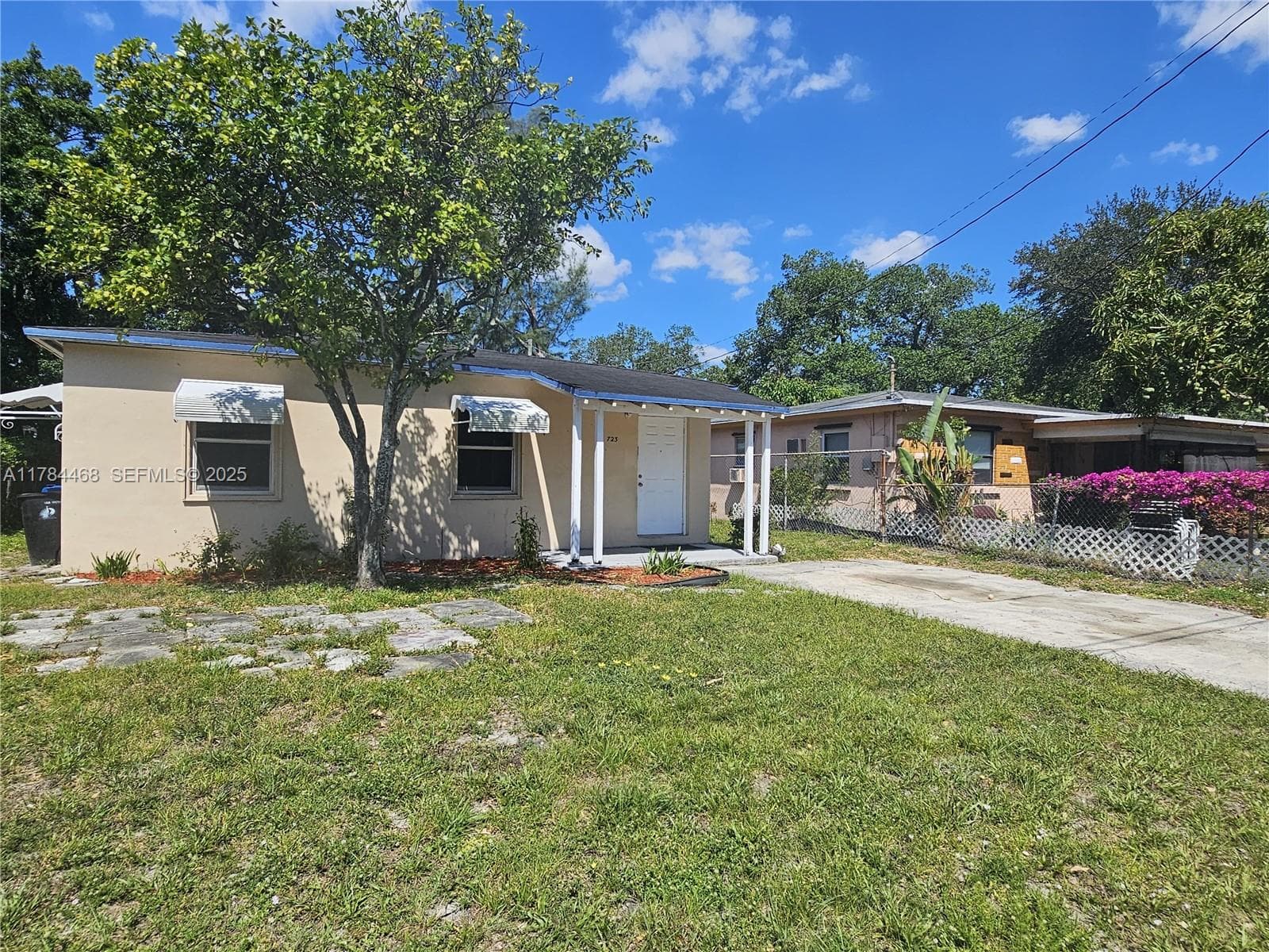 723 NW 15th Way photo 24