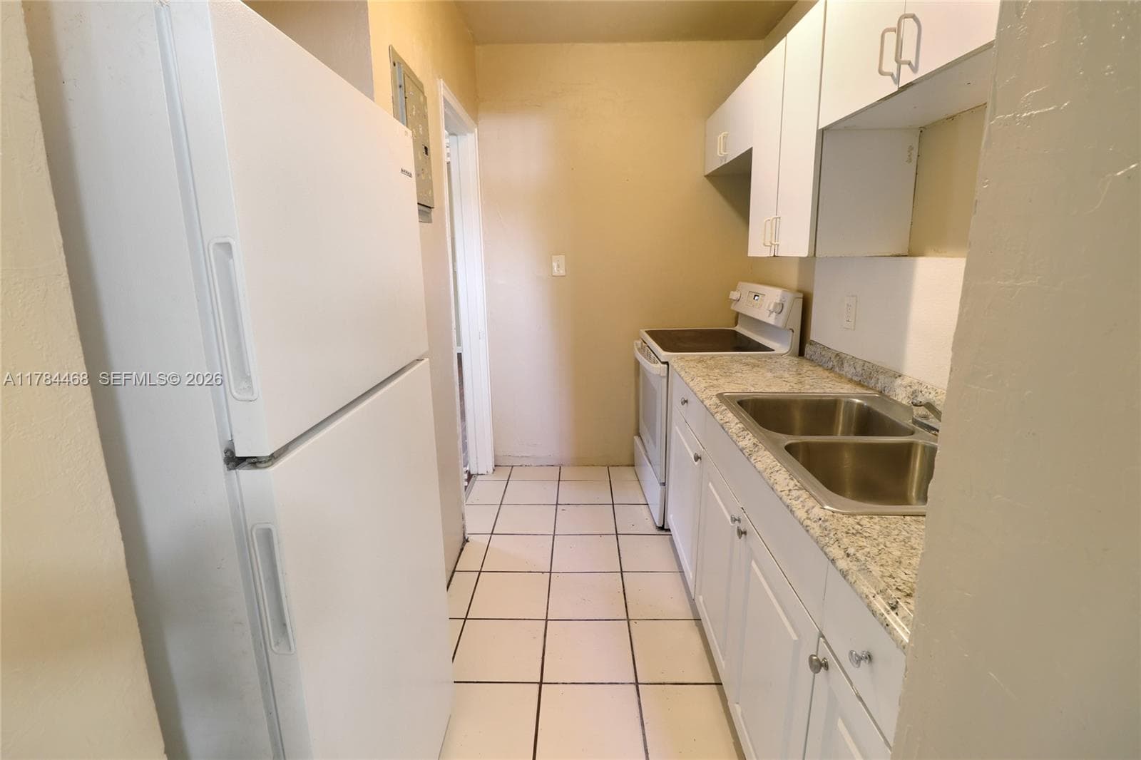 723 NW 15th Way photo 10