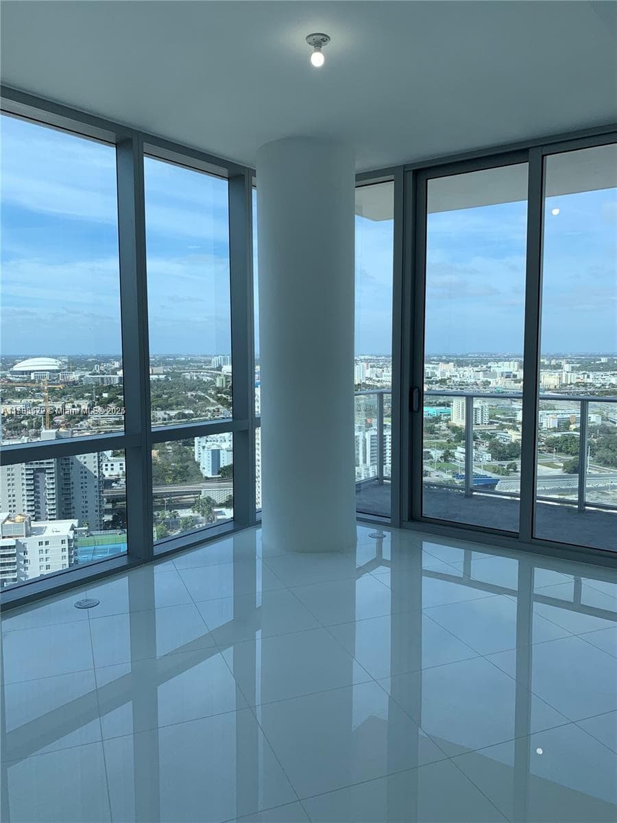 Paramount Miami Worldcenter · #3002 in Miami - Photo 13