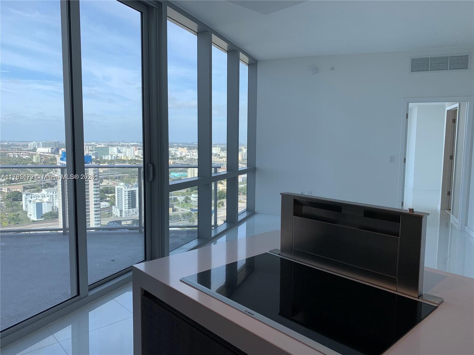 Paramount Miami Worldcenter · #3002 in Miami - Photo 9