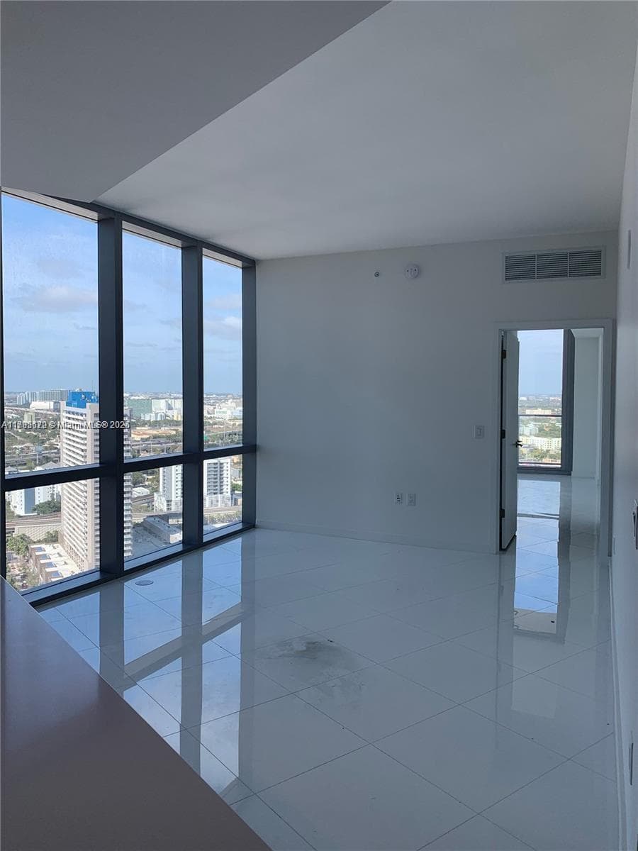 Paramount Miami Worldcenter · #3002 in Miami - Photo 11