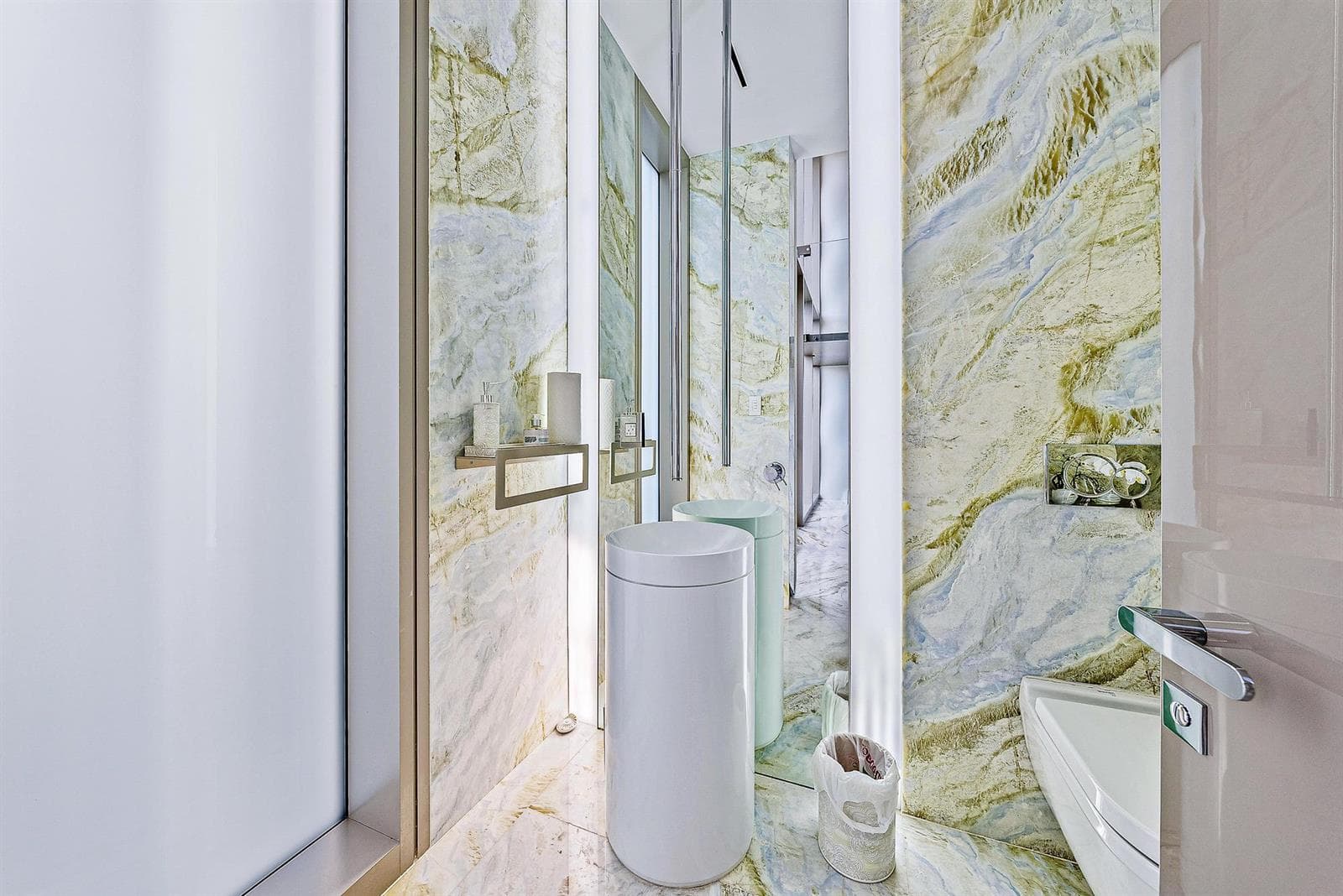 Powder room 2