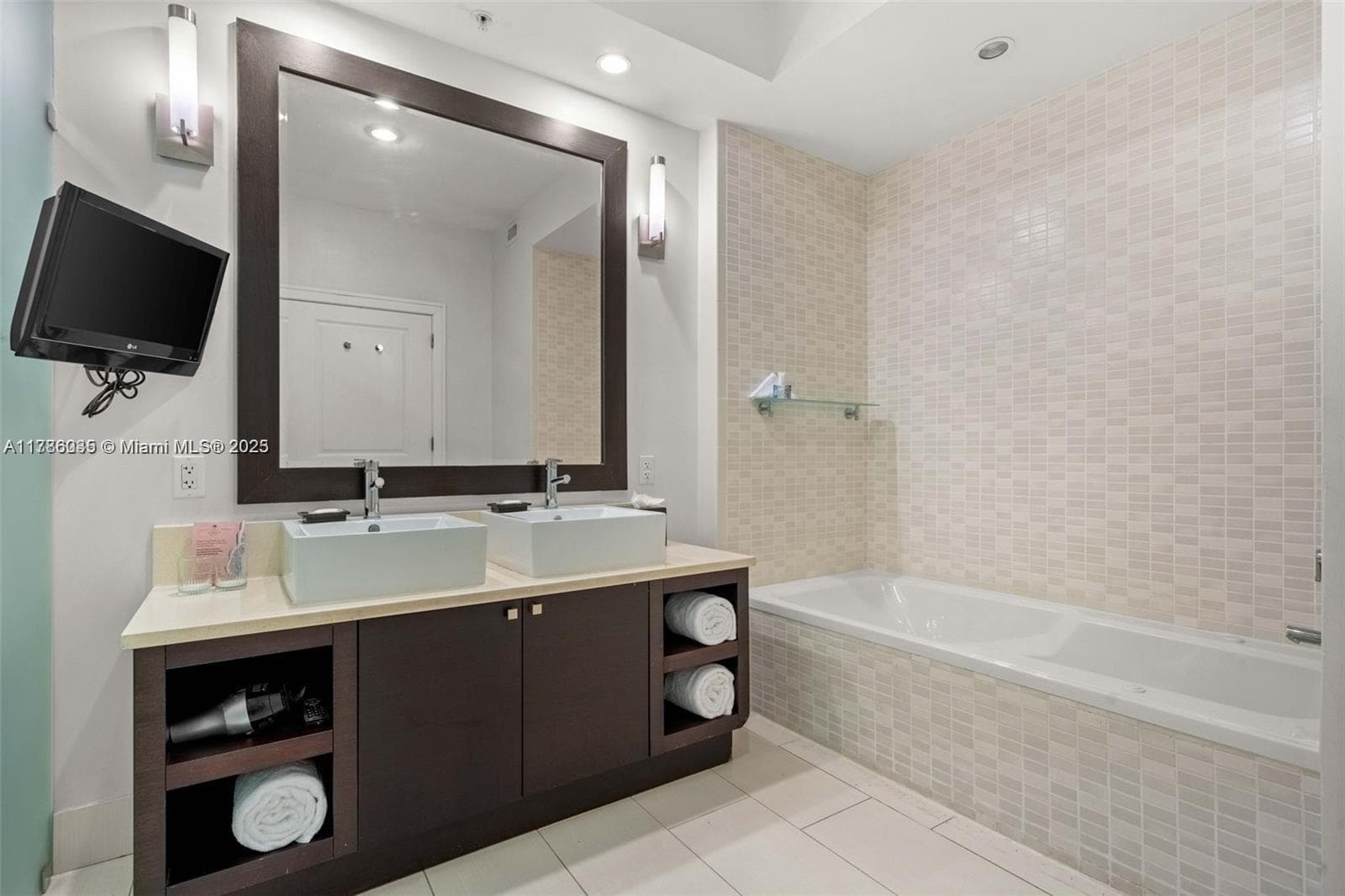 THE BLUE A RESORT HOTEL C · #115 in Doral - Photo 10