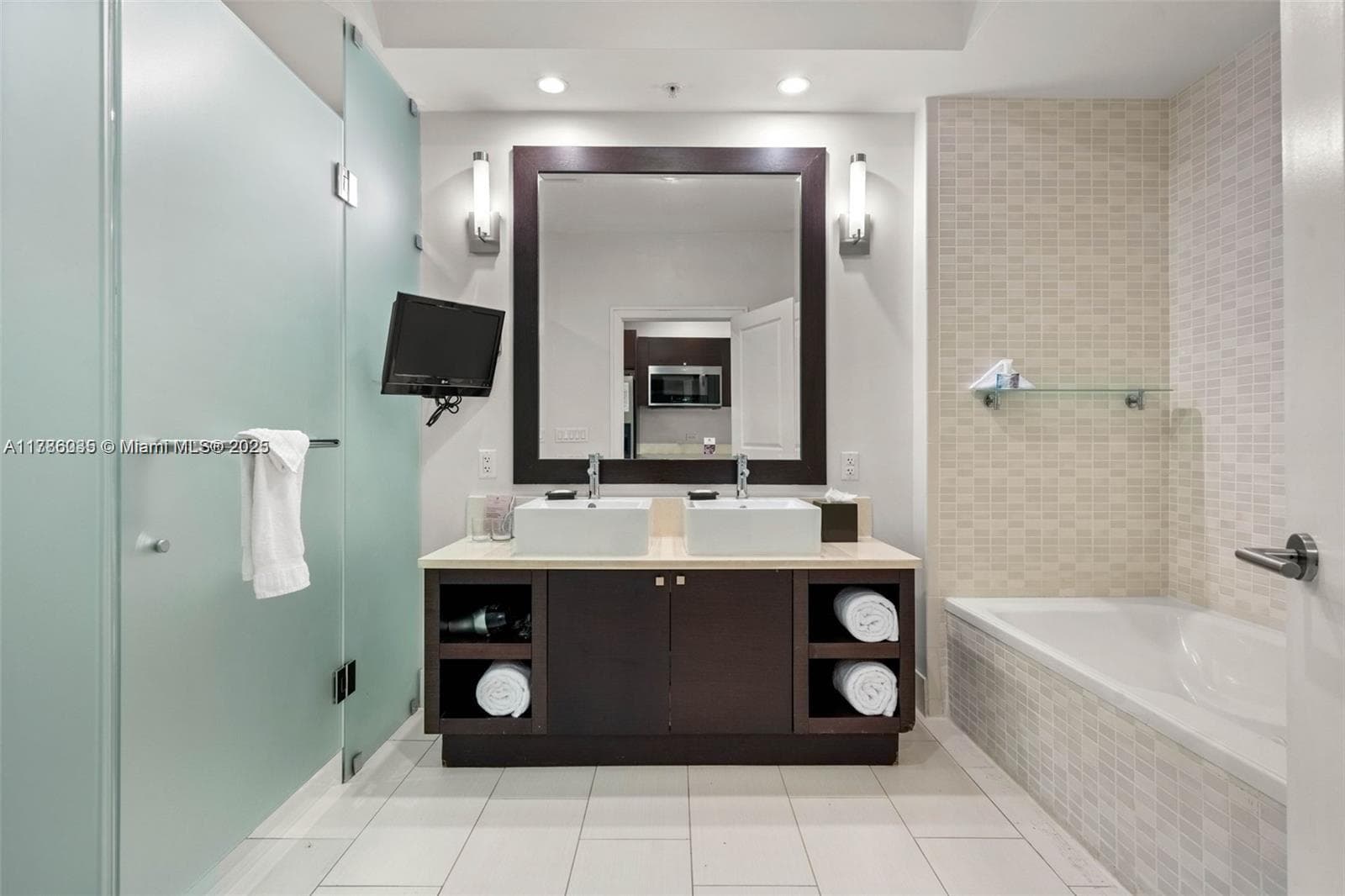 THE BLUE A RESORT HOTEL C · #115 in Doral - Photo 11