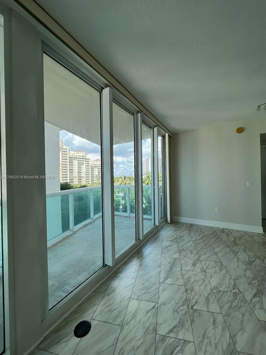 Hidden Bay · #610 in Aventura - Photo 2