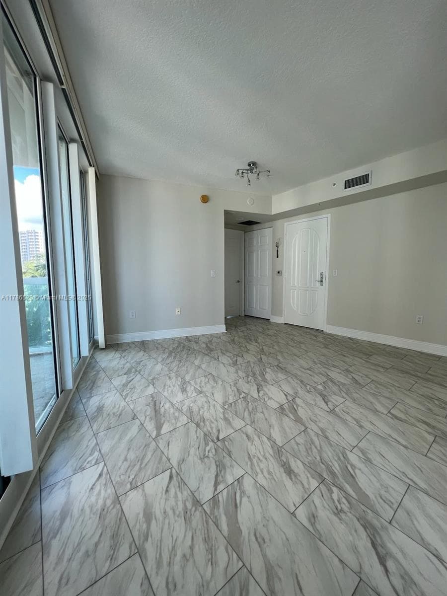 Hidden Bay · #610 in Aventura - Photo 3
