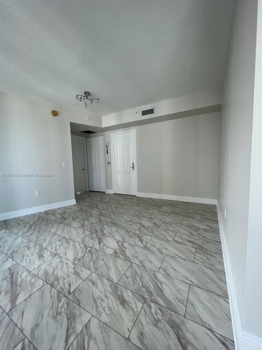 Hidden Bay · #610 in Aventura - Photo 4